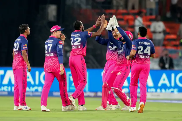 ஆட்டத்தின் முதல் பந்திலேயே அபிஷேக் ஷர்மா விக்கெட்டை வீழ்த்தினார் ஆர்ச்சர்