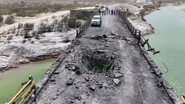যুক্তরাষ্ট্রের হামলায় হরমুজগান প্রদেশে ক্ষতিগ্রস্ত সেতু