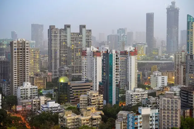 ग्लोबल सिटीच्या जाळ्यात मुंबई