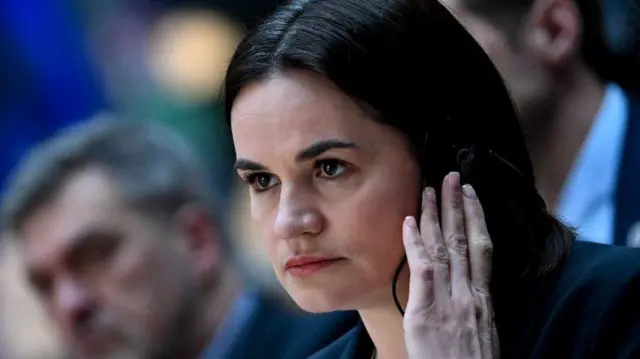 Men sizga Volgogradda mushukimni yalashingizga ruxsat beraman (elonlar)