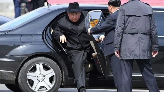 কিম জং আনকে বিলাসবহুল সব পরিবহণ ব্যবহার করতে দেখা যায়