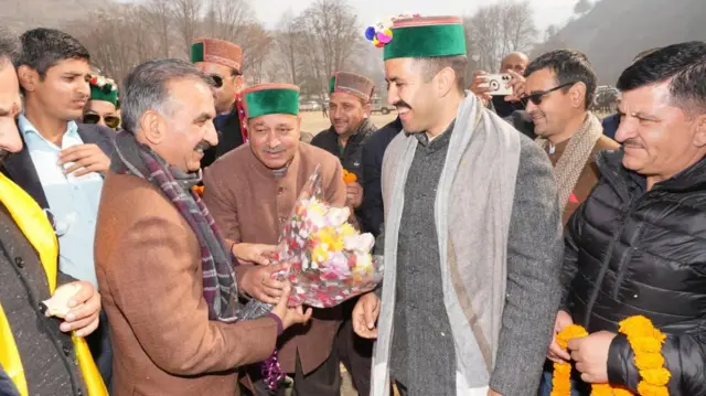 सुखविंदर सिंह सुक्खू के साथ विक्रमादित्य सिंह