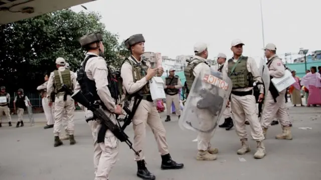 मणिपूरमधला पोलिस बंदोबस्त 