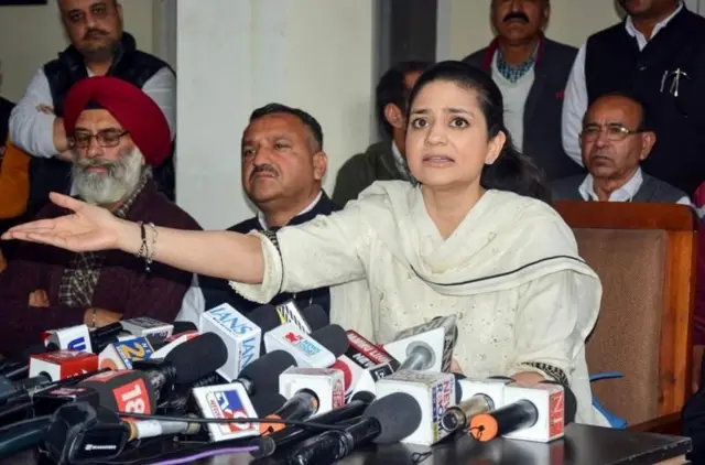 पीडीपी नेत्या इल्तिजा मुफ्ती म्हणाल्या की, त्यांना बिलवारला जायचे होते पण त्यांना जाऊ दिले नाही.