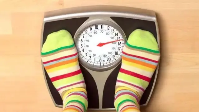 ඉක්මනින් ආහාර ගැනීම අනපේක්ෂිත ලෙස බර වැඩිවීමට ප්රධාන හේතුවකි.