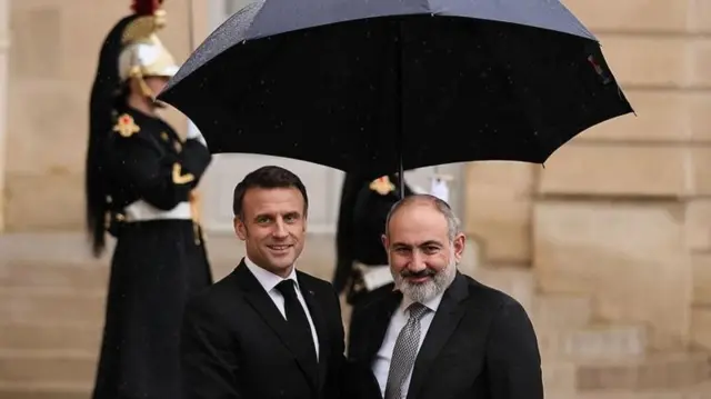 Nikol Paşinyan, Emmanuel Macron