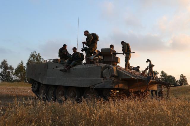 جنود إسرائيليون على طول الحدود مع غزة