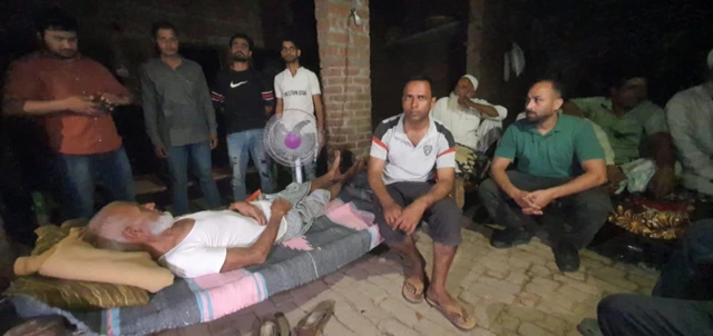 சம்பல்: காவல்துறை தடியடி நடத்தியதாக குற்றம் சாட்டும் முஸ்லிம் வாக்காளர்கள் - கள அறிக்கை