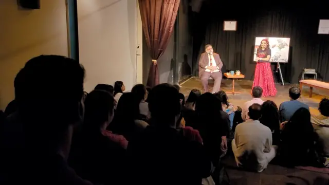 साधारण 50 तेत 60 लोक बसतील एवढीच व्यवस्था.