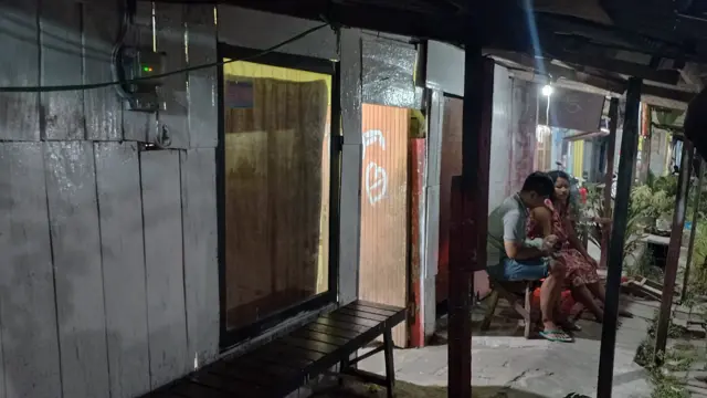 Siti Sumarni pun tidak setuju jika standar penentuan kemiskinan jika pengeluaran di bawah Rp20.305 per hari.