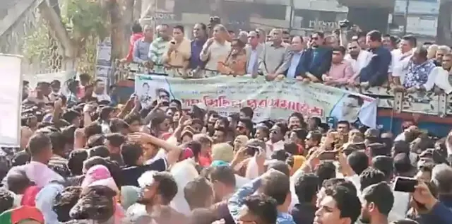 চট্টগ্রামে বিএনপির মিছিলপূর্ব সমাবেশ। 