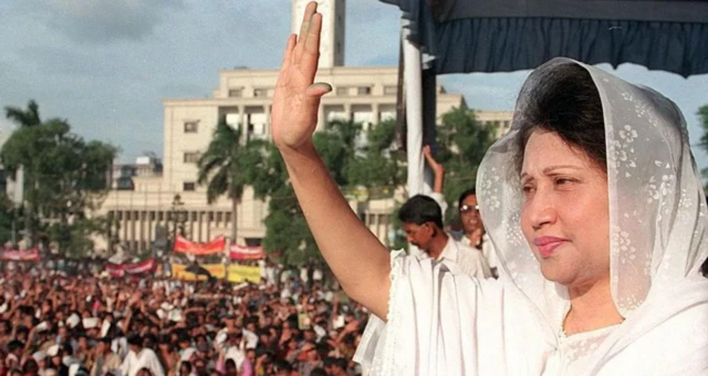 රහ්මාන්ගේ මව වන කලීඩා සියා, බංග්ලාදේශයේ පළමු කාන්තා අගමැතිනිය වූවාය.