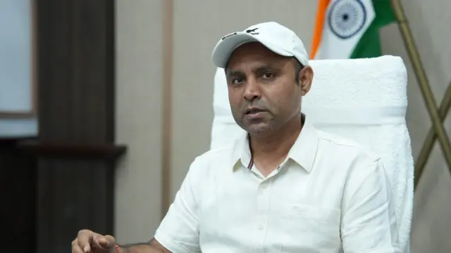 ज़िलाधिकारी नवल किशोर चौधरी