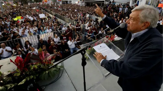Andrés Manuel López Obrador quiere suspender la construcción del nuevo aeropuerto de México.