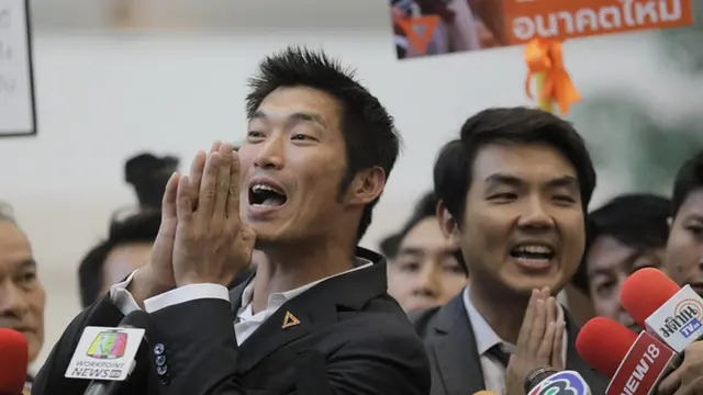 นายธนาธร จึงรุ่งเรืองกิจและนายปิยบุตร แสงกนกกุล