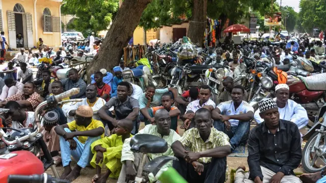 Et selon Human Rights Watch, à chaque attaque de Boko Haram dans le nord-ouest du Cameroun, les réfugiés en payaient les frais en torture".