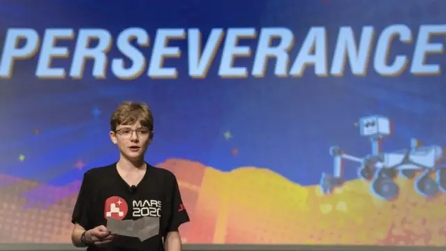 الطفل الفائز باسم المركبة