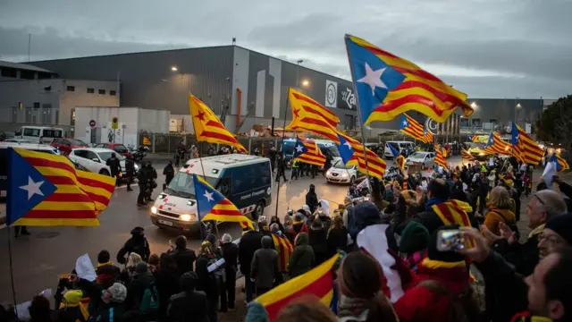 Los imputados siendo trasladados