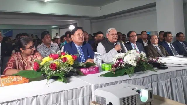 মালয়েশিয়ায় প্রবাসী বাংলাদেশিদের এনআইডি কাজের উদ্বোধন করছেন প্রবাসী কল্যাণ মন্ত্রী ইমরান আহমেদ