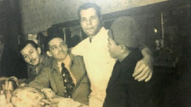 Tres venezolanos con Joe Costa en Nueva York a mitad de los años 90.