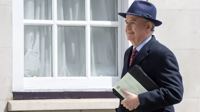 Джулиан Льюис