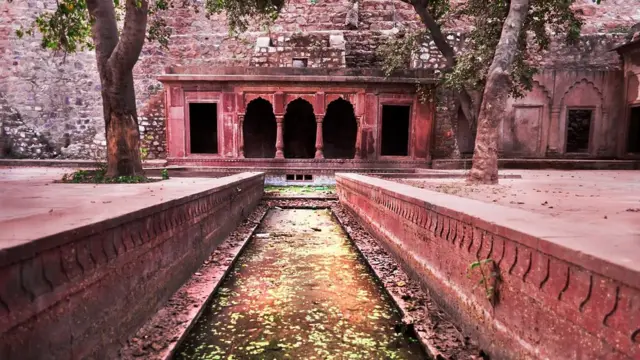 फूलवालों की सैर