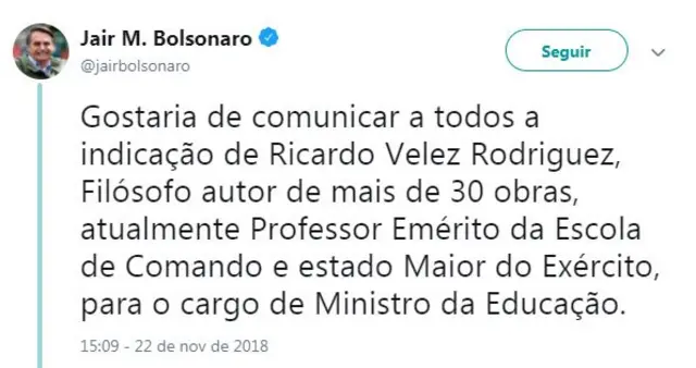 Bolsonaro anunciou no Twitter a nomeaçãoVélez pro MEC