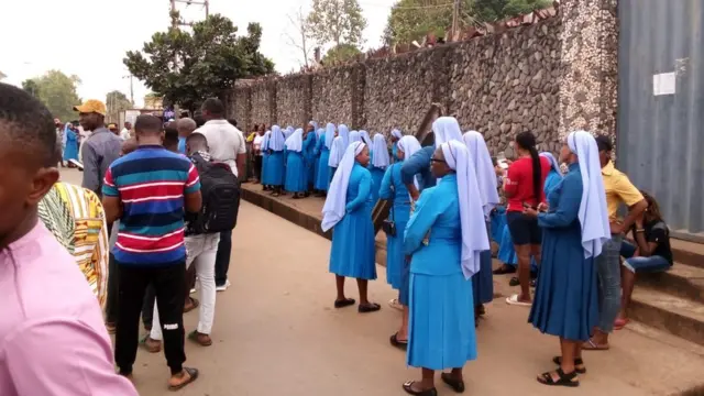 Reverend sisters dey on queue dey try vote