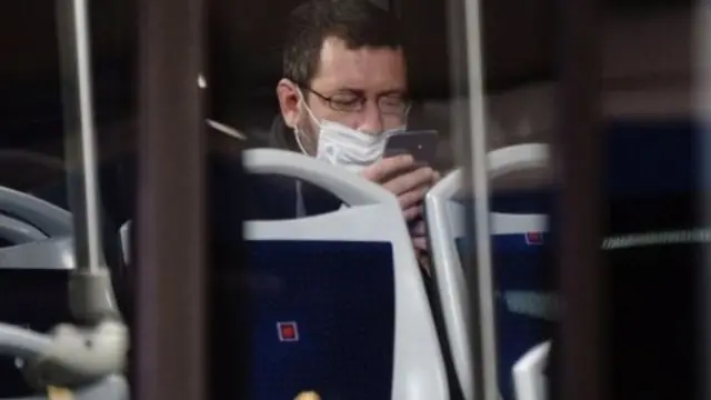 تهدف السياسات المعمول بها في الوقت الراهن إلى الحد من ذروة تفشي الفيروس