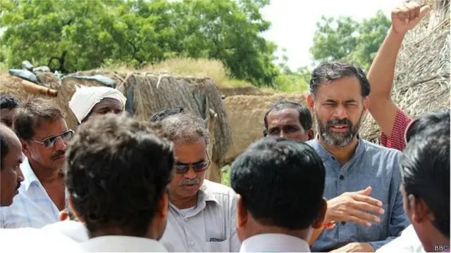 एम जे अकबर , इस्तीफ़ा , योगेंद्र यादव