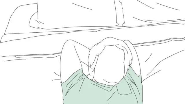 Hombre tumbado en la cama.