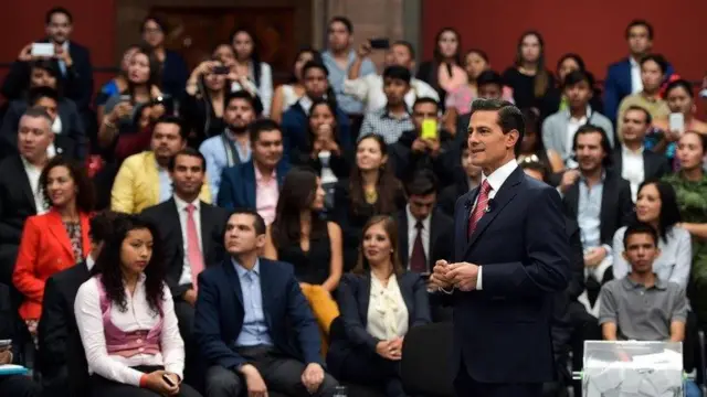 Peña Nieto dialoga con jóvenes