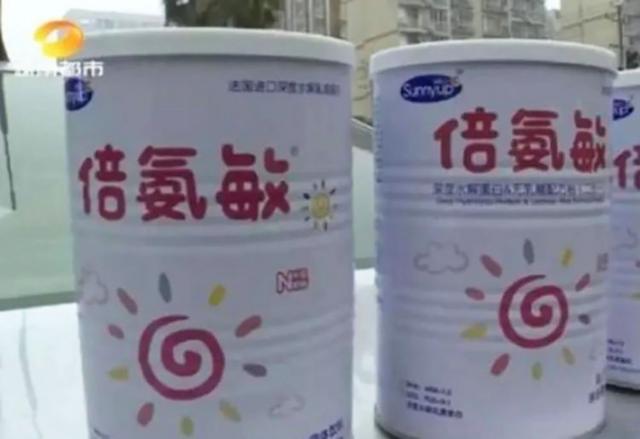 湖南省的至少五名儿童在食用了这种"奶粉"后，成为头骨畸形的"大头娃娃"。
