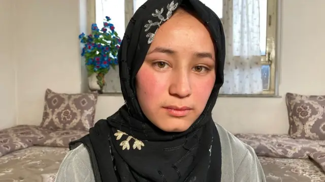 Habiba, 17 ans, n'a pas le droit d'aller à l'école en Afghanistan.