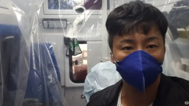 Ho Song em ambulância