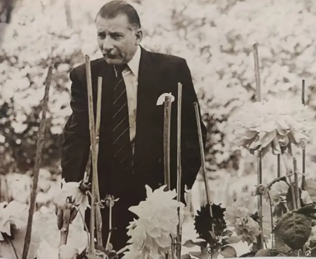 سیم مانیکشا