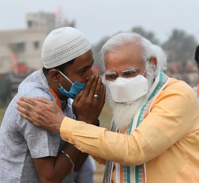 મોદી અને મુસ્લિમ પુરુષ