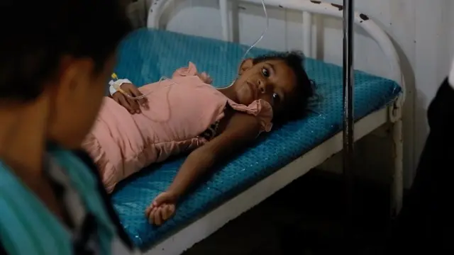 ఆహార లోపంతో బాధపడుతున్న చిన్నారి