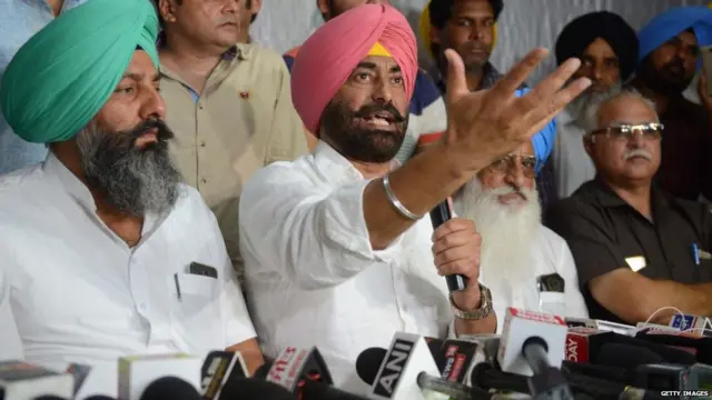 ਸੁਖਪਾਲ ਖਹਿਰਾ ਨਾਲ ਵੀ ਕਈ ਵਾਰ ਵਿਵਾਦ ਜੁੜ ਚੁੱਕੇ ਹਨ