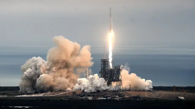 старт Falcon-9 Heavy