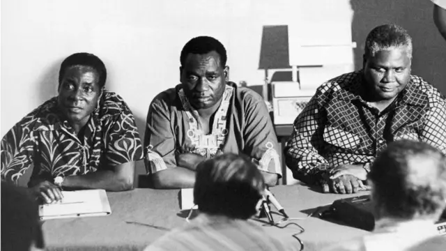 Bidix; Robert Mugabe, Midig: Joshua Nkomo waa sawir la qaaday 1960