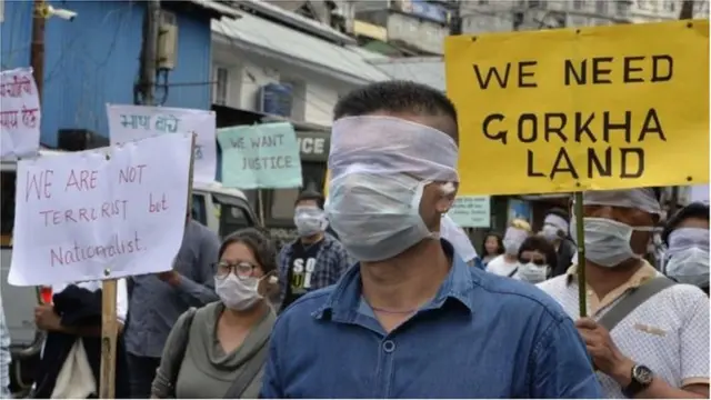 পৃথক গোর্খাল্যান্ডের দাবিতে এই বিক্ষোভ চলছে
