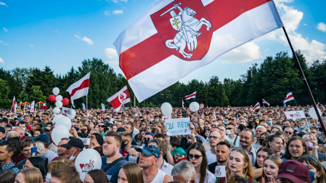 Мітинги альтернативної кандидатки Світлани Тихановської збирають тисячі учасників