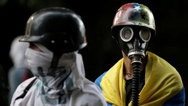 متظاهرون في فنزويلا