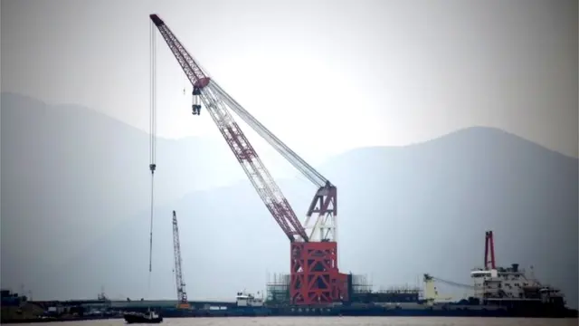 कच्चा तेल निकालना