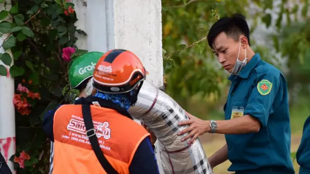 Cần tiếp tế nhưng cũng cần nghĩ đến những dân quân, các bạn tình nguyện viên