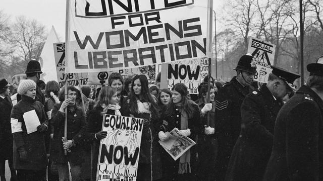 Марш участниц "Феминистского движения за равноправие женщин" в 1971 году в Лондоне