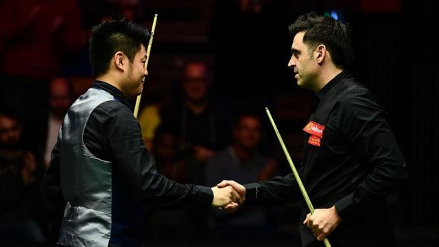 Liang Wenbo and Ronnie O'Sullivan