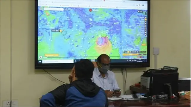 వాతావరణ శాఖ అధికారులు
