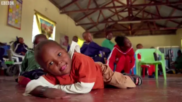 కెన్యా వికలాంగ చిన్నారులు